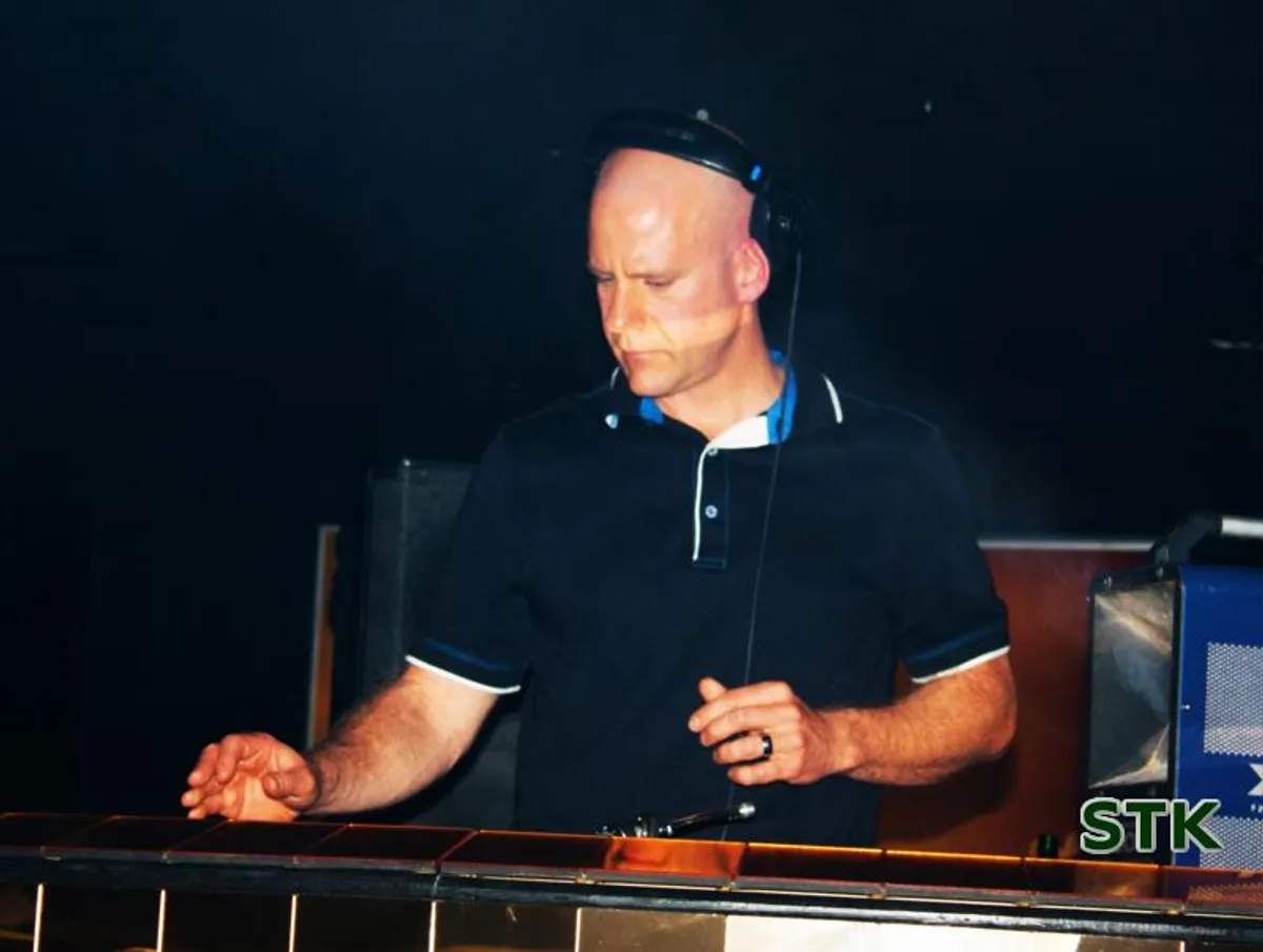 Vernon Douglas Social 6